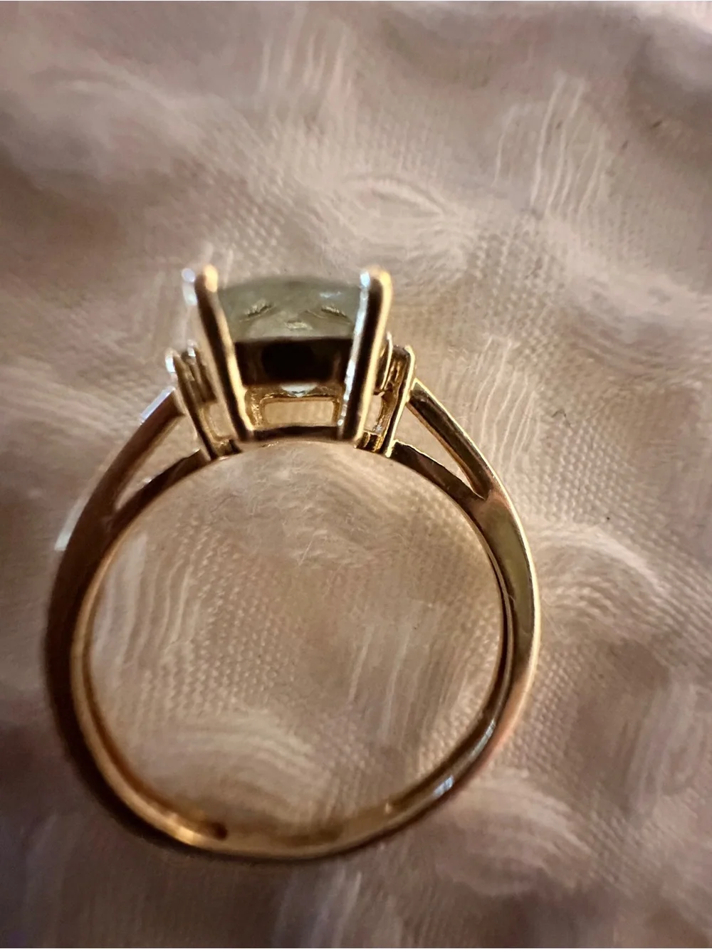 Stunning 14k Classic Gold Ring with Aquamarine Cushion-Cut Stone